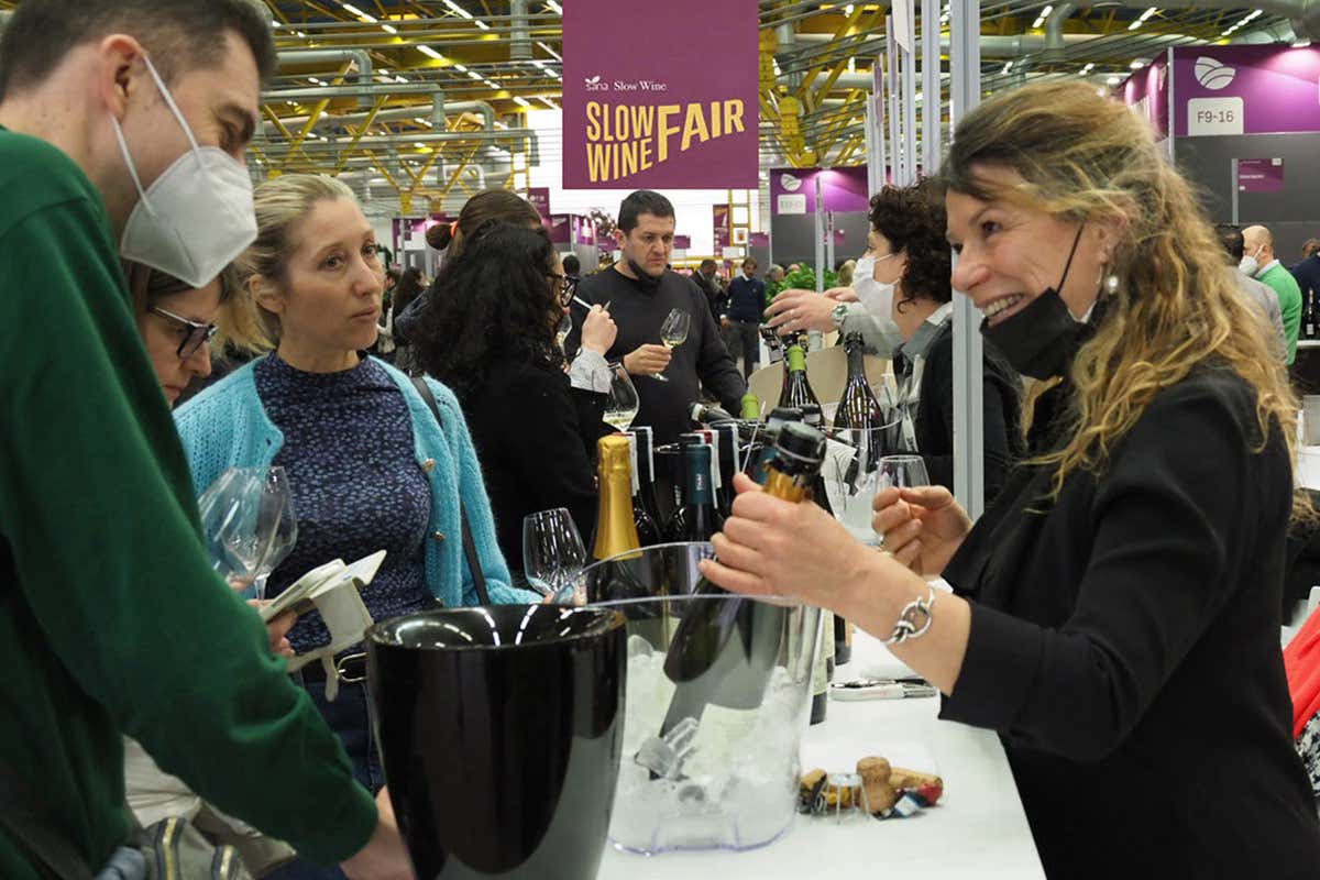 Slow Wine Fair (immagine dell'edizione 2022) Torna a Bologna “Slow Wine Fair” la fiera del vino buono pulito e giusto