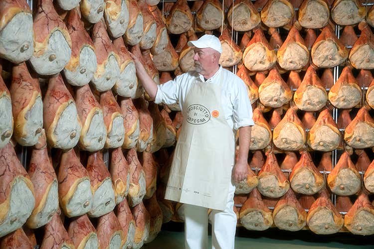 Controllo qualità (Soffice e aromatico Il Carpegna Dop ha un gusto unico)