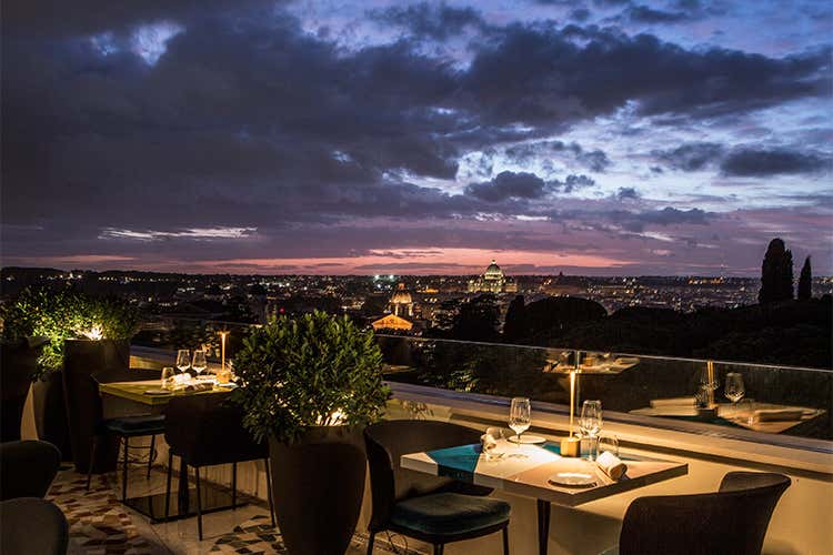 Al 7&deg; piano dell&rsquo;albergo, il rooftop lounge and restaurant offre una vista invidiabile sulla Citt&agrave; Eterna - Sofitel Roma Villa Borghese La sicurezza prima di tutto