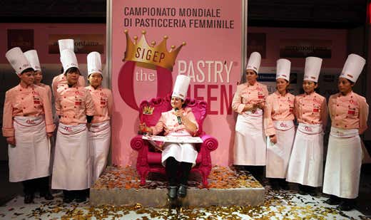 Sonia Balacchi (al centro, sul trono) Sonia Balacchi (al centro, sul trono)