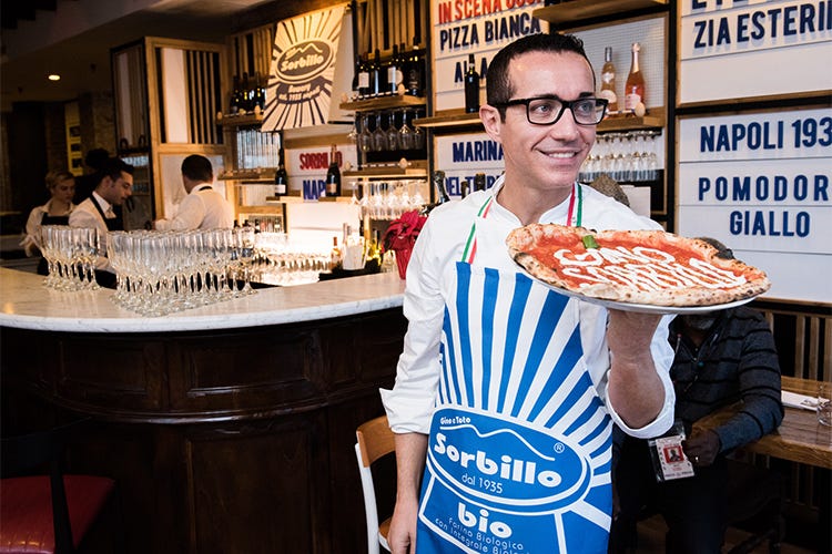(Gino Sorbillo conquista New York Successo per la pizza napoletana)