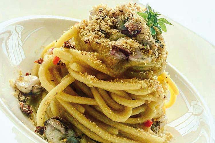 Spaghetti AOP, colatura di alici, calamari spillo e pane perso