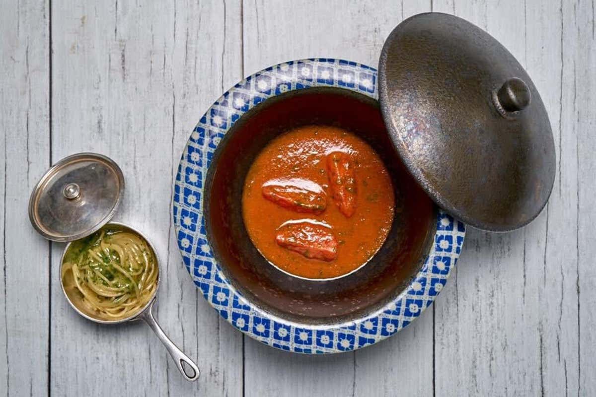 Spaghettini aglio e olio con concentrato di zuppa di pesce e prezzemolo Una vacanza con il Capitano? Il benvenuto a bordo di Alfonso Caputo