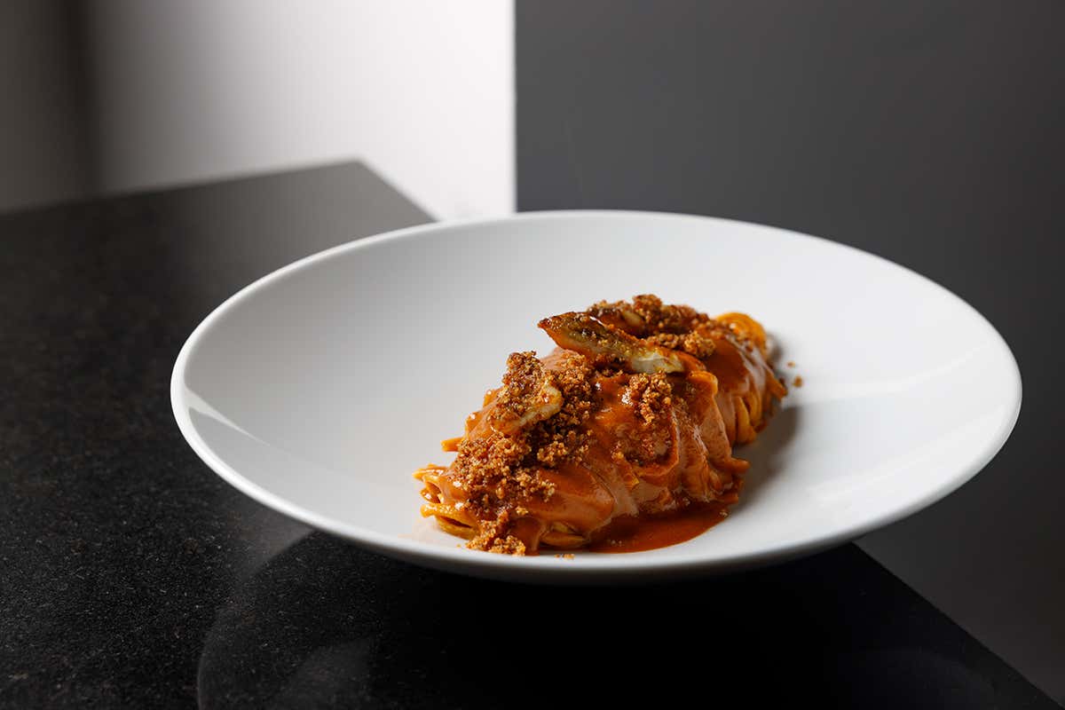 Spaghetti alla chitarra e zuppa di pesce Il Dogma di due giovani a Roma: pesce freschissimo e brace