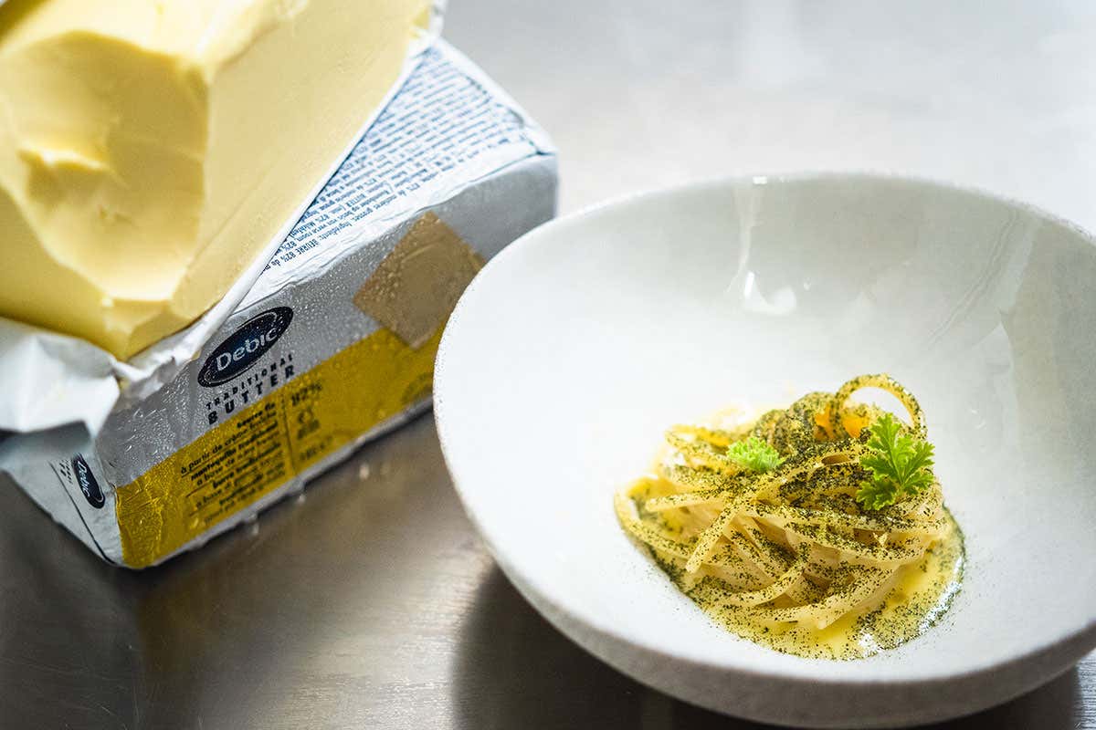 Spaghetto Pastificio Agricolo Mancini, burro acido, scampo di Viareggio, erba luigia Spaghetto Pastificio Agricolo Mancini, burro acido, scampo di Viareggio, erba luigia