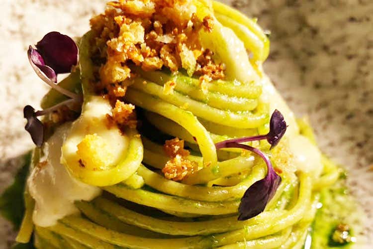 Spaghetto, aglio triquetro, pane al profumo di limone