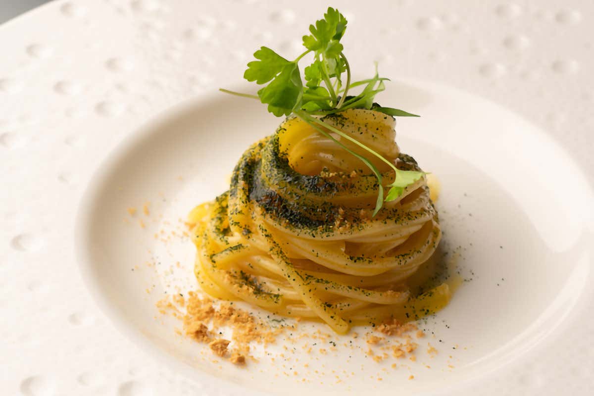 Spago Ricchebuono 2.3 di Casa Fiorini, mandarini, cavolo nero e bottarga