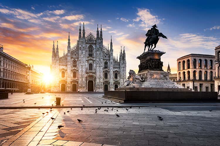 Piazza Duomo a Milano - Spesa più cara dopo il lockdown Milano in testa con 109 euro