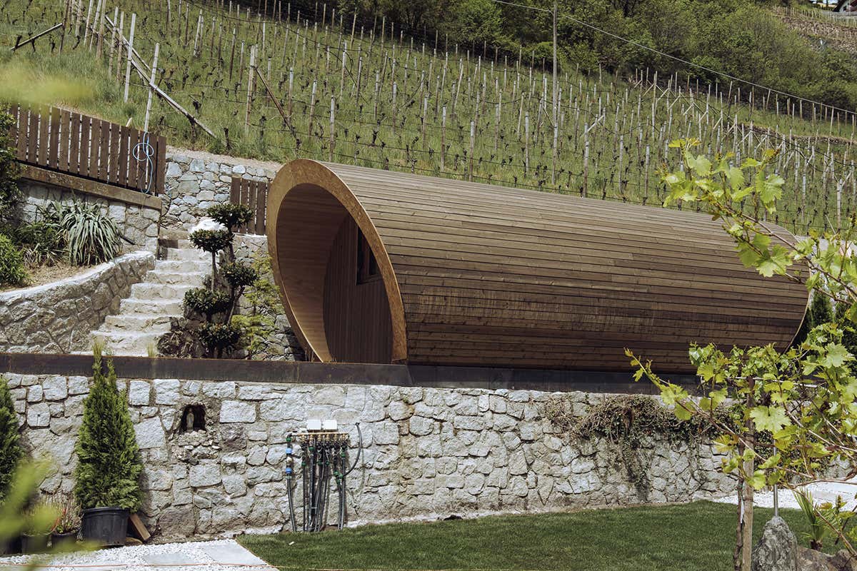Gli alloggi in giardino a forma di botte del Spitalerhof Castagne o pino mugo? I sentieri d&rsquo;autunno a Chiusa