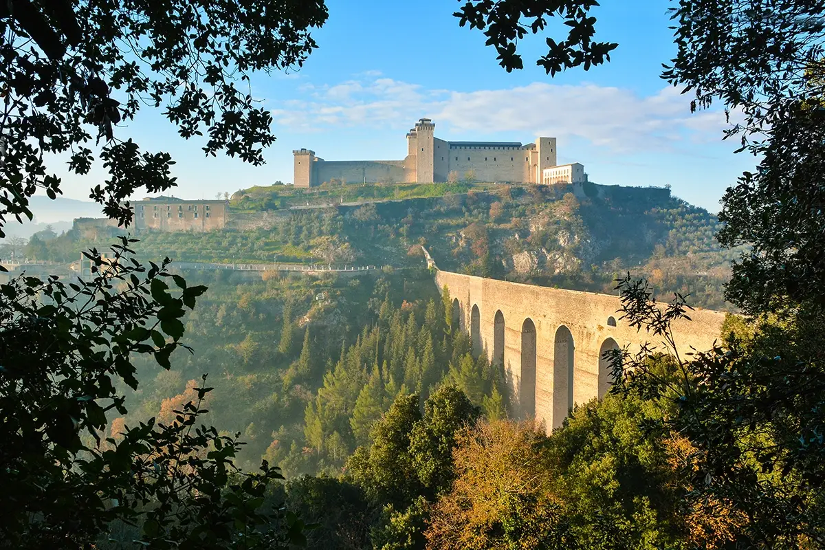 Soggiorni da sogno nella natura per scoprire otto città d'arte in autunno