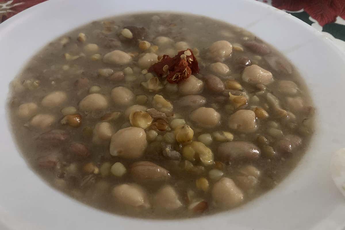 Spurìa: la zuppa dimenticata della Sicilia che unisce legumi, tradizione e mistero Spurìa: la zuppa dimenticata della Sicilia che unisce legumi, tradizione e mistero