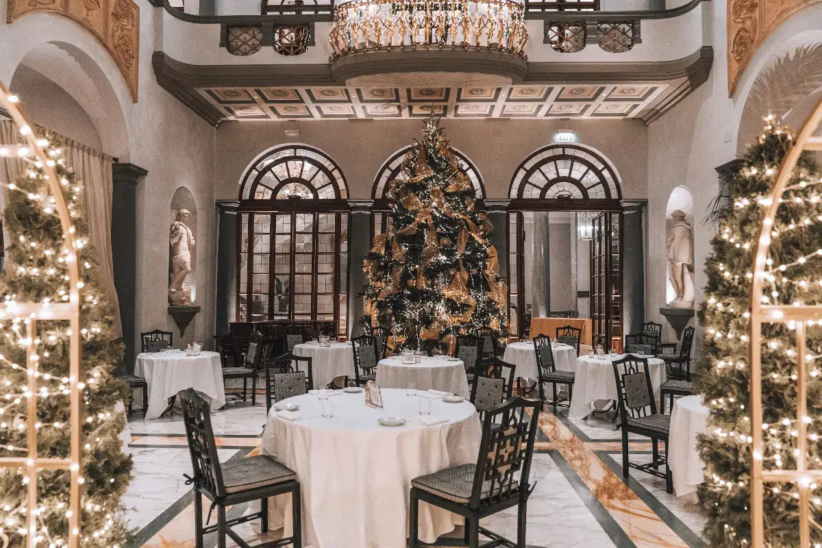 L'allestimento al St.Regis St.Regis o Westin Excelsior? A Firenze, &egrave; comunque magia per le Feste