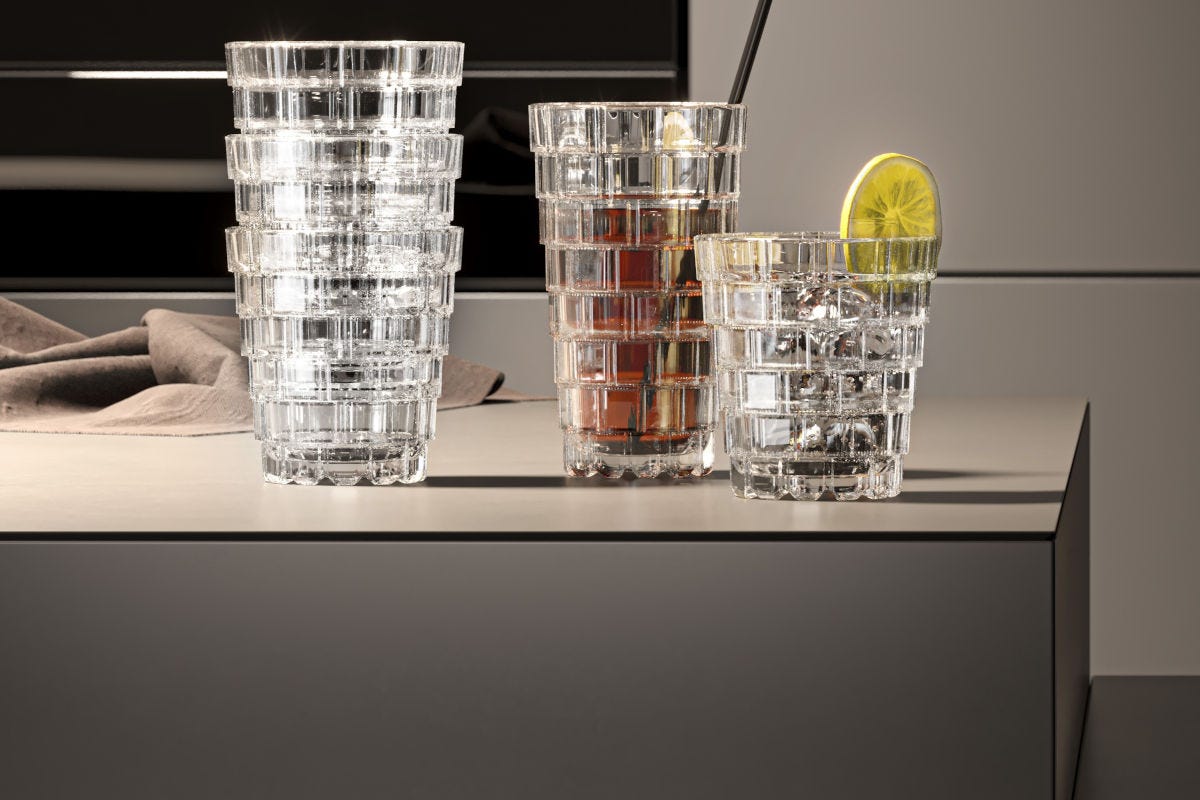 La nuova linea Stack, la prima collezione di bicchieri impilabili in cristallo ecologico 