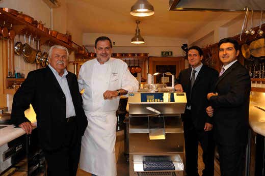 Da sinistra: Antonio Gessaroli, Gianfranco Vissani, Stefano e Massimo Gessaroli Da sinistra: Antonio Gessaroli, Gianfranco Vissani, Stefano e Massimo Gessaroli