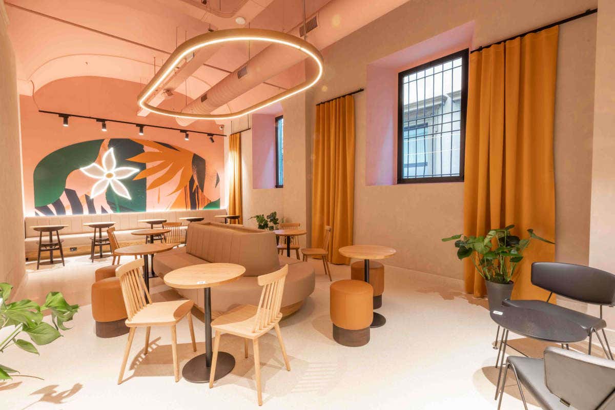 Gli interni dello Starbucks di via Cerretani a Firenze Starbucks nuova apertura a Firenze Gli interni dello Starbucks di via Cerretani a Firenze Starbucks nuova apertura a Firenze