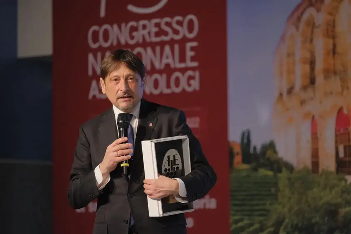 Dario Stef&agrave;no Vino, il senatore Dario Stef&agrave;no Personaggio dell&rsquo;anno per Assoenologi