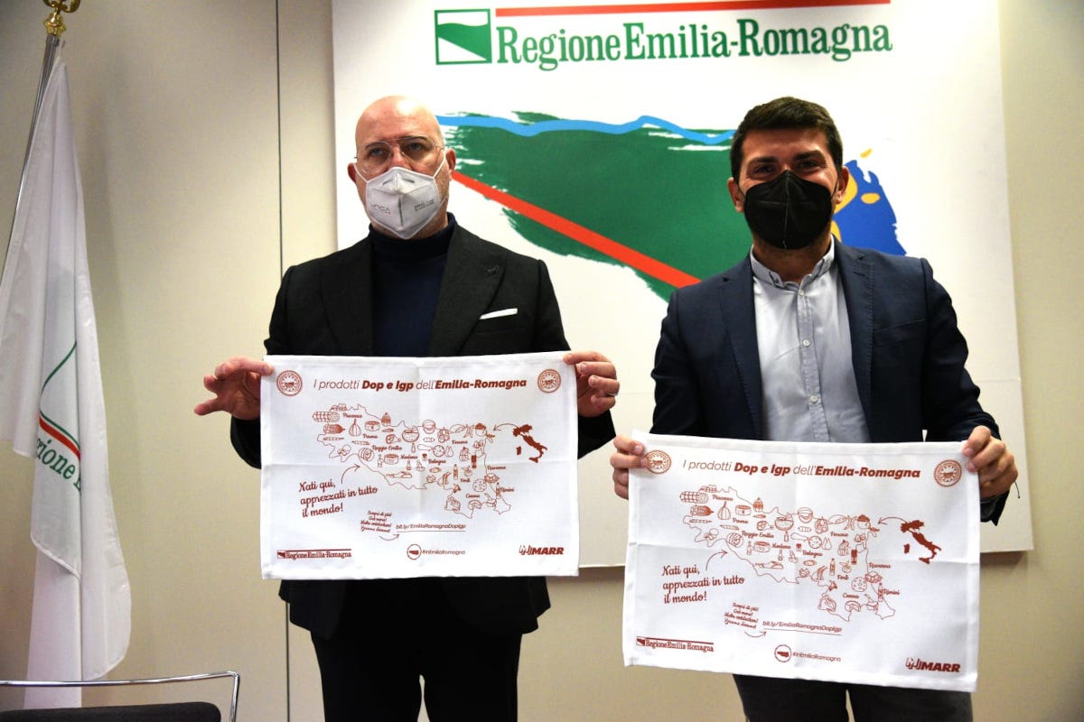 Da sinistra Stefano Bonaccini e Alessio Mammi In alberghi e ristoranti della Romagna i prodotti Dop e Igp a km0