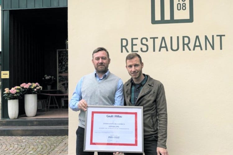 Lo chef stellato Stephan Zippl con il proprietario Wolfgang Holzner Parkhotel Holzner, un angolo di paradiso sull'Altopiano del Renon
