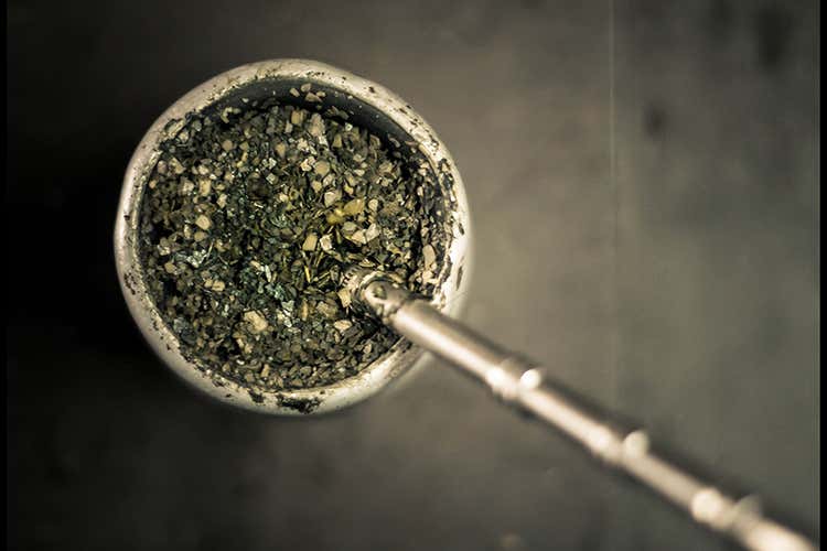 Stimolante, naturale, adatto agli sportivi Tutti i benefici dell'infuso con erba mate