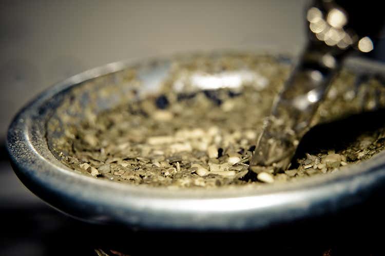 Stimolante, naturale, adatto agli sportivi Tutti i benefici dell'infuso con erba mate