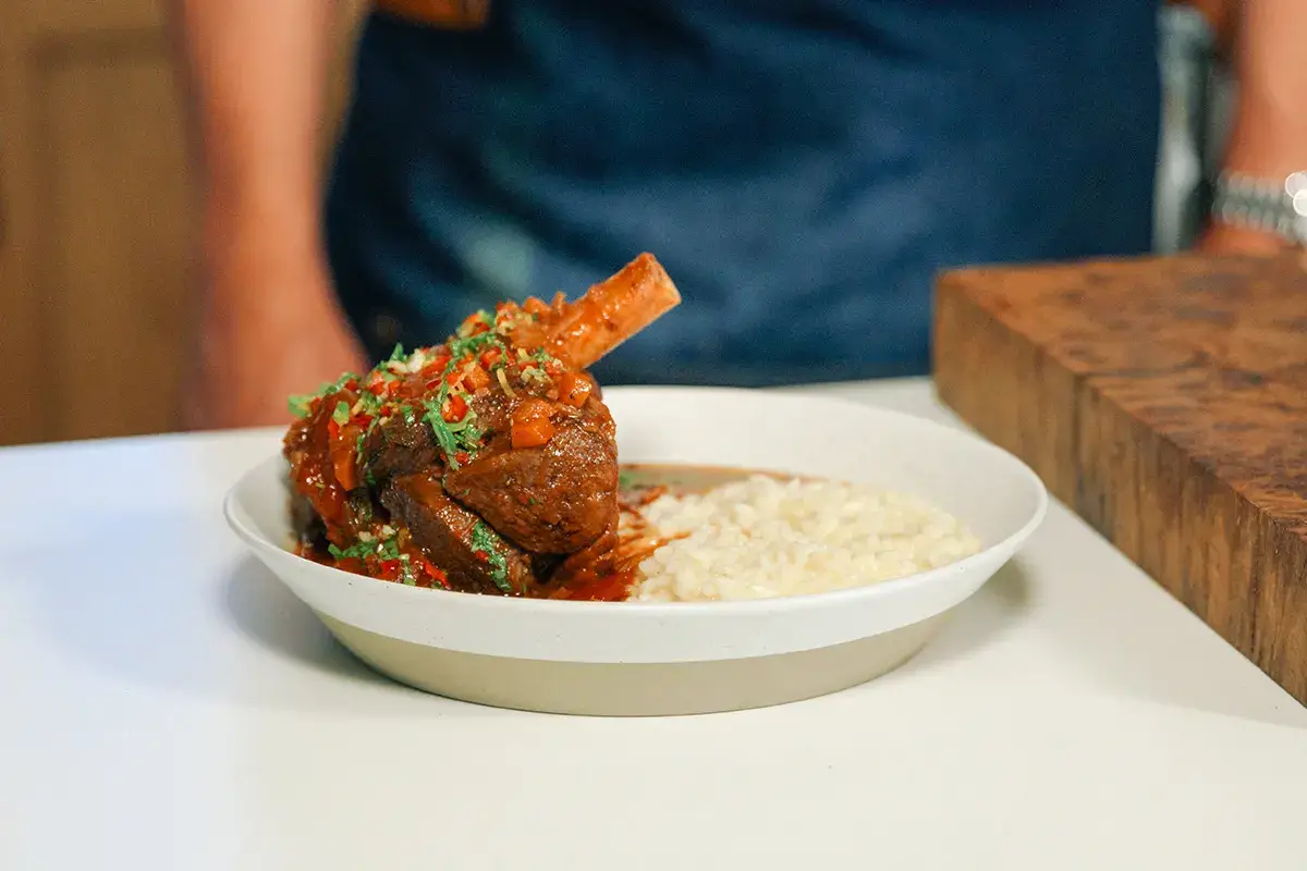 Stinco di agnello gallese con risotto alla parmigiana 