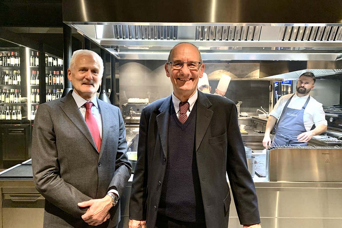 Libero Stradiotti, Vittorio Emanuele Pisani. Sullo sfondo Enrico Croatti Campagna triennale per il Provolone Valpadana Dop Libero Stradiotti, Vittorio Emanuele Pisani. Sullo sfondo Enrico Croatti Campagna triennale per il Provolone Valpadana Dop