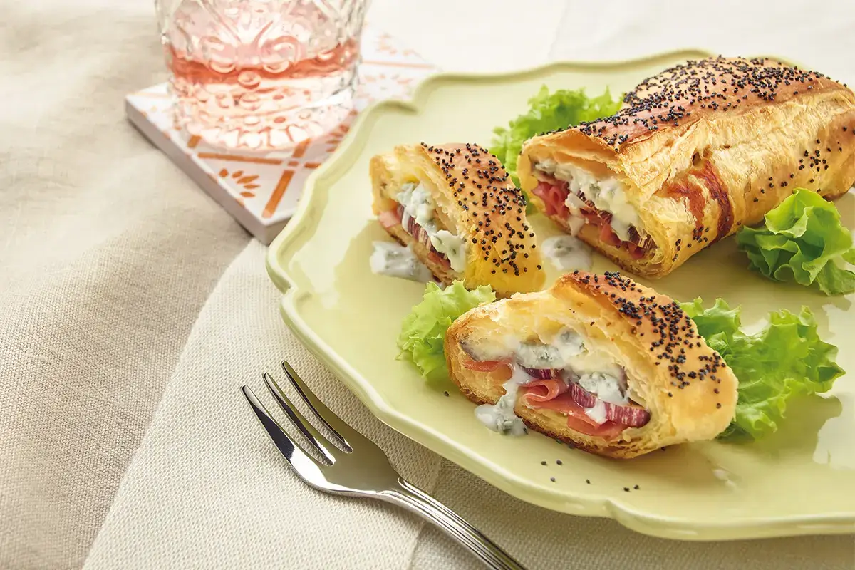 Strudel con melanzane, prosciutto e Gorgonzola Dop Strudel con melanzane, prosciutto e Gorgonzola Dop
