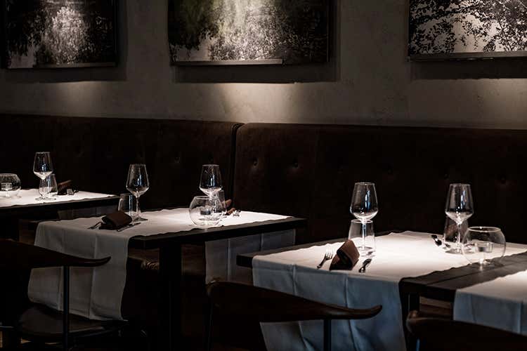 Cena romantica a lume di candela al ristorante aperto da pochi giorni Cenerè, a Milano (Stupire il partner a San Valentino? Cene e viaggi... a lume di candela)