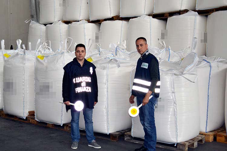 (Succo d'uva spacciato per mosto 13.500 ettolitri sequestrati nel Barese) (Succo d'uva spacciato per mosto 13.500 ettolitri sequestrati nel Barese)