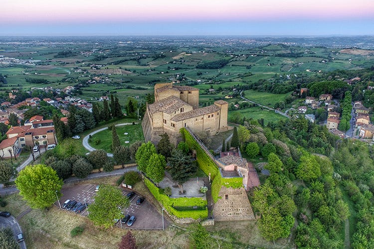 La Rocca di Bertinoro, oggi sede distaccata dell'Università degli studi di Bologna (Sulle tracce dello Spungone Un itinerario tutto romagnoloDA FINIRE)