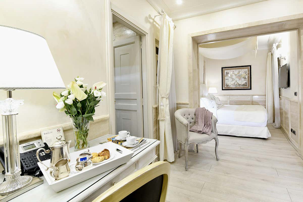 Hotel Barocco: charme romano con vista su Piazza Barberini e colazione d’autore