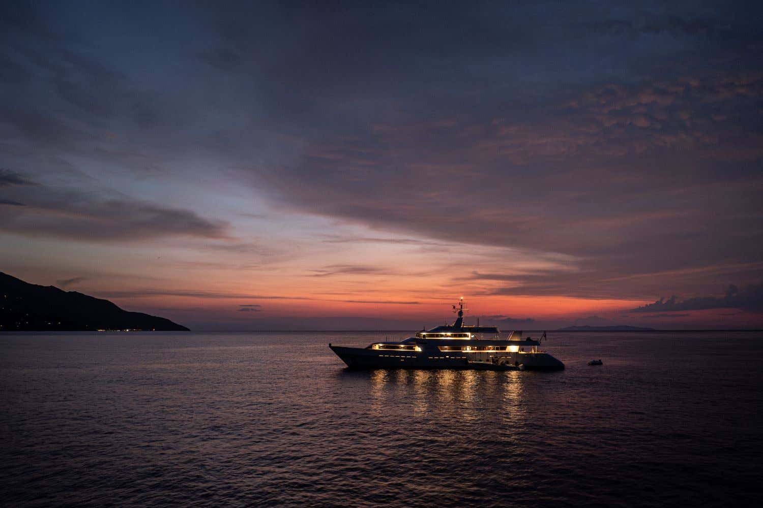 Mai dormito su un hotel galleggiante? In Toscana si può a bordo di uno yacht Mai dormito su un hotel galleggiante? In Toscana si può a bordo di uno yacht