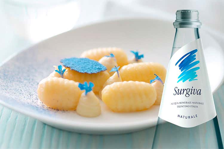 Surgiva, acqua da ristorante naturalmente povera di sodio Surgiva, acqua da ristorante naturalmente povera di sodio