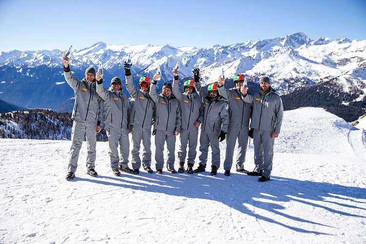 Surgiva in squadra con Luna Rossa È l’acqua del team Prada Pirelli Surgiva in squadra con Luna Rossa È l’acqua del team Prada Pirelli