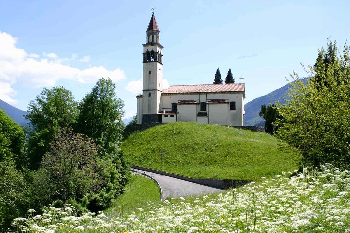 In Carnia, il borgo che racconta le tradizioni di un popolo attraverso il legno In Carnia, il borgo che racconta le tradizioni di un popolo attraverso il legno