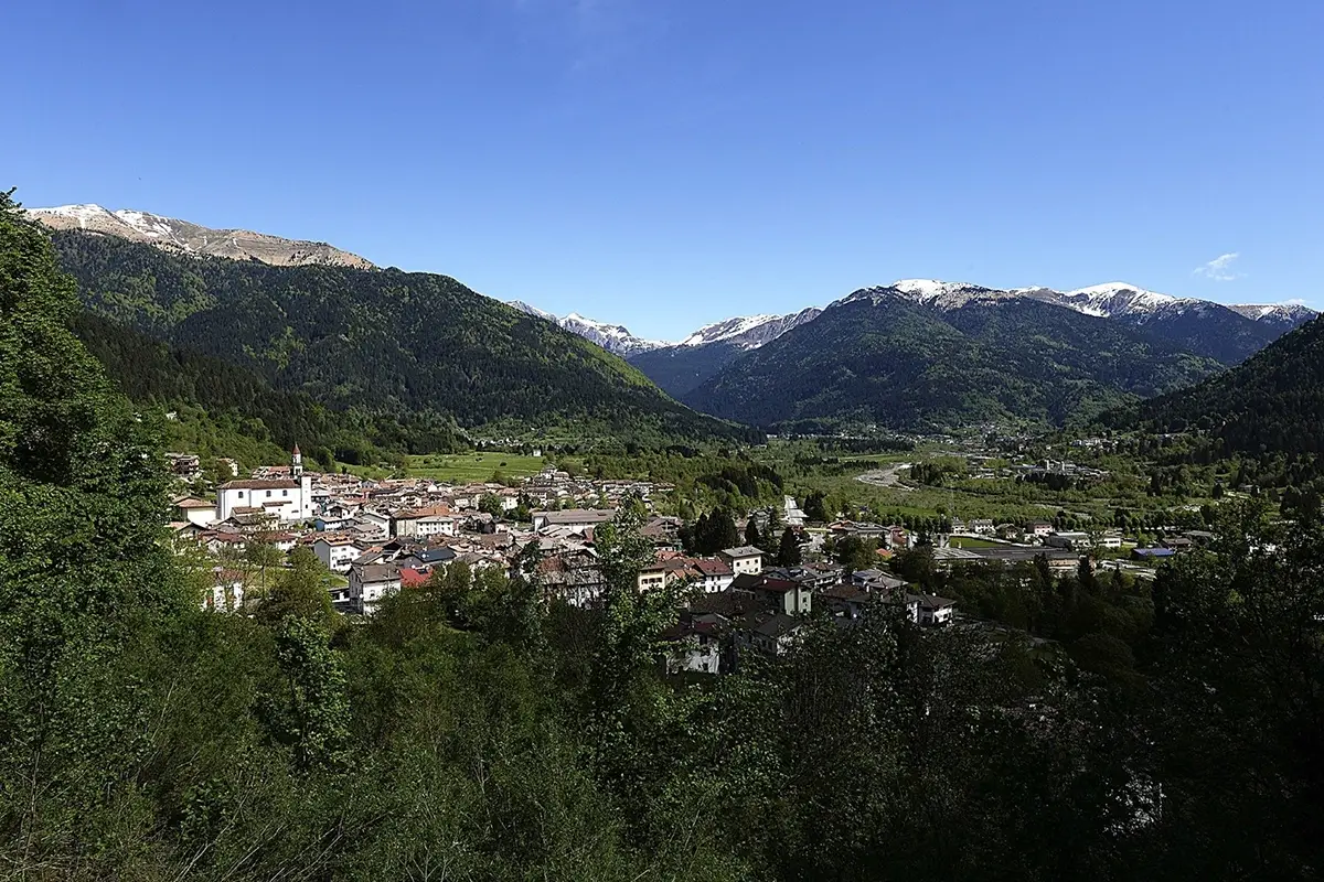 L&rsquo;incantevole borgo della Carnia, ai piedi del monte Zoncolan Formaggi di malga e farine di montagna: segreti e sapori a Sutrio