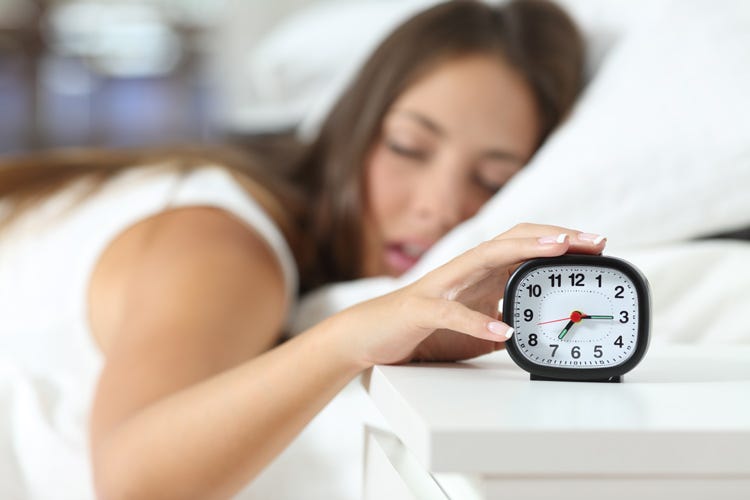 Svegliarsi presto per restare in forma  I nottambuli prediligono alimenti grassi