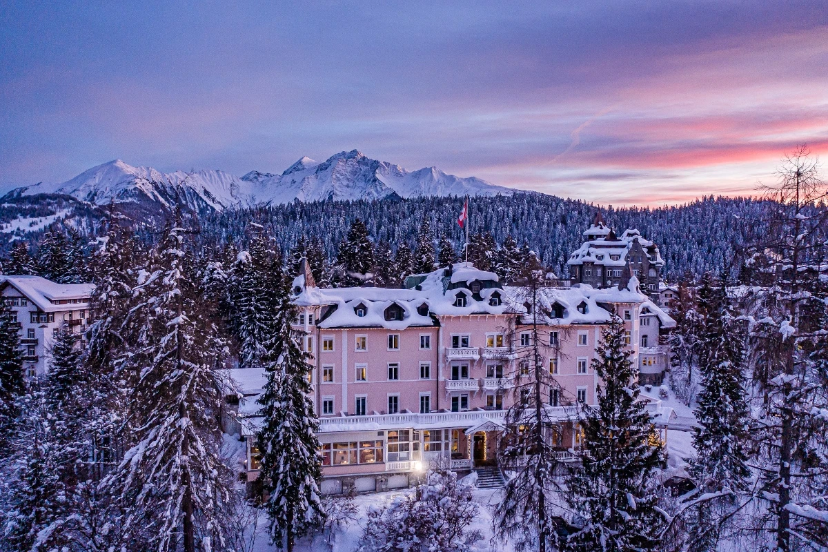 L'esterno del Schweizerhof Flims, Romantik Hotel in Svizzera Nuovo benessere nella forest spa dello Schweizerhof Flims Romantik Hotel