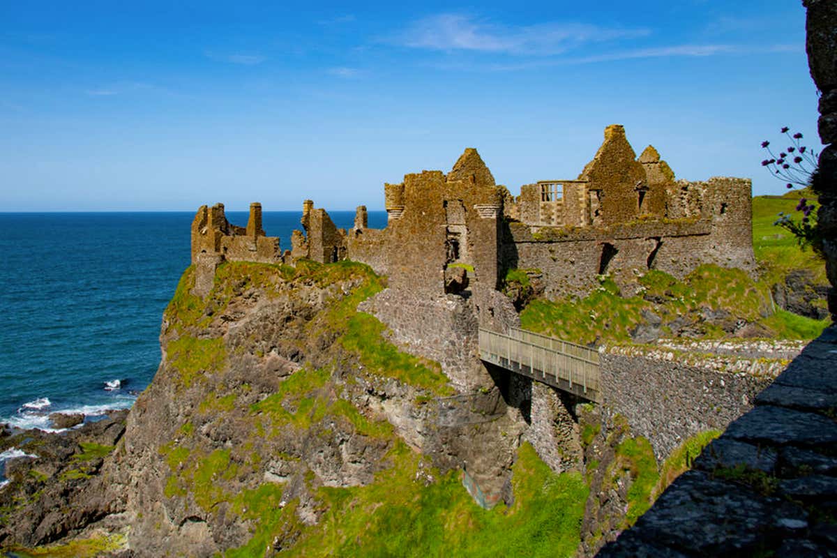 Arroccato su una scogliera a picco sull’Atlantico, il Dunluce Castle