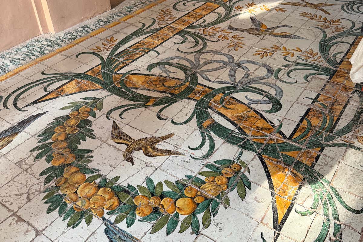 La pavimentazione della scuola di Capodimonte della chiesa di San Pietro Apostolo a Figlino