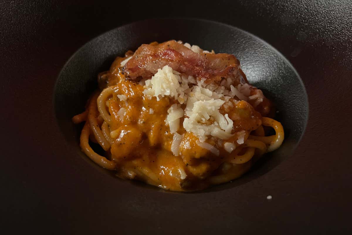 AmaMi guarda al cuore delle cose, tra pizza senza lievito e piatti regionali