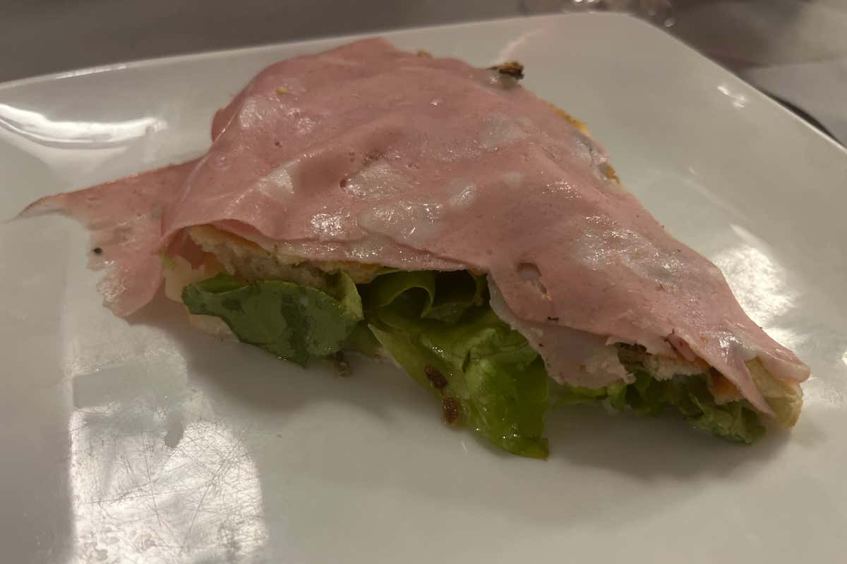 Il pizzaiolo da 40 anni e l'impasto di famiglia: la ricetta del tempo secondo La Baia