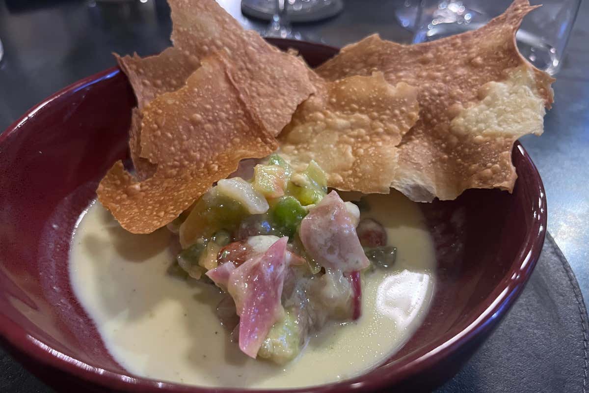Ceviche di salmerino con verdure primaverili e sfoglia a marchio Kamut®