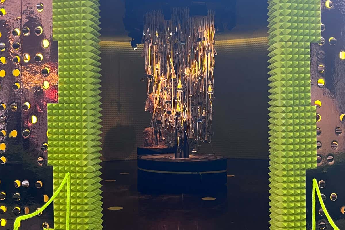 L'interno dell'installazione di Paola Navone per il Parmigiano Reggiano alla Milano Design Week