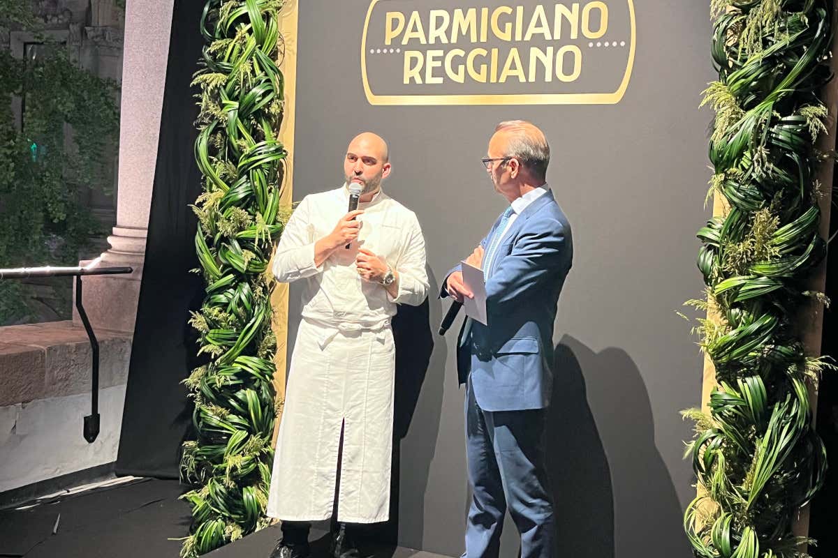 Parmigiano Reggiano: il presidente Nicola Bertinelli (a destra) con lo chef Domenico Stile