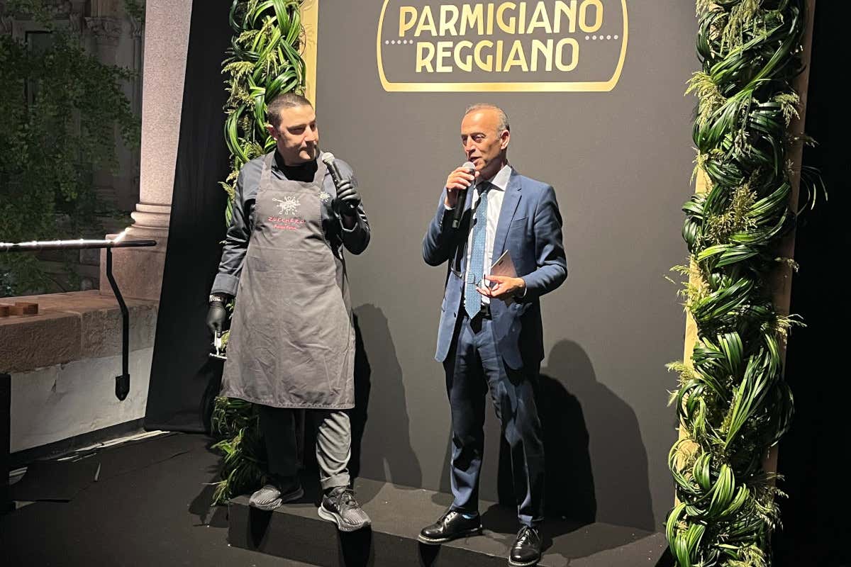 Parmigiano Reggiano: il presidente Nicola Bertinelli (a destra) con il pastry chef Fabrizio Fiorani