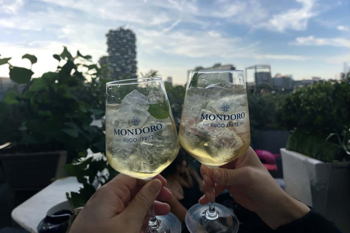 Aperitivo, Campari rilancia con Sarti Rosa e Mondoro: “Tu che Spritz sei”? Aperitivo, Campari rilancia con Sarti Rosa e Mondoro: “Tu che Spritz sei”?