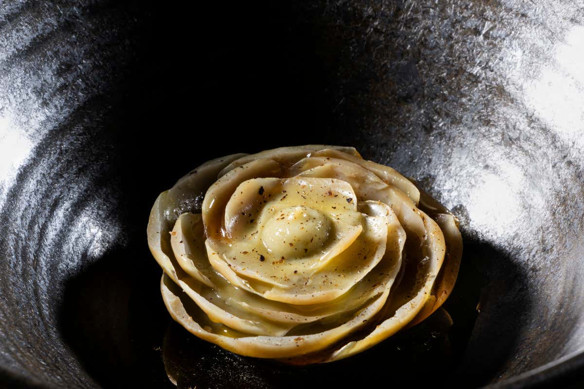 Il ristorante cult di Milano che celebra il vino e l’arte dell’accoglienza