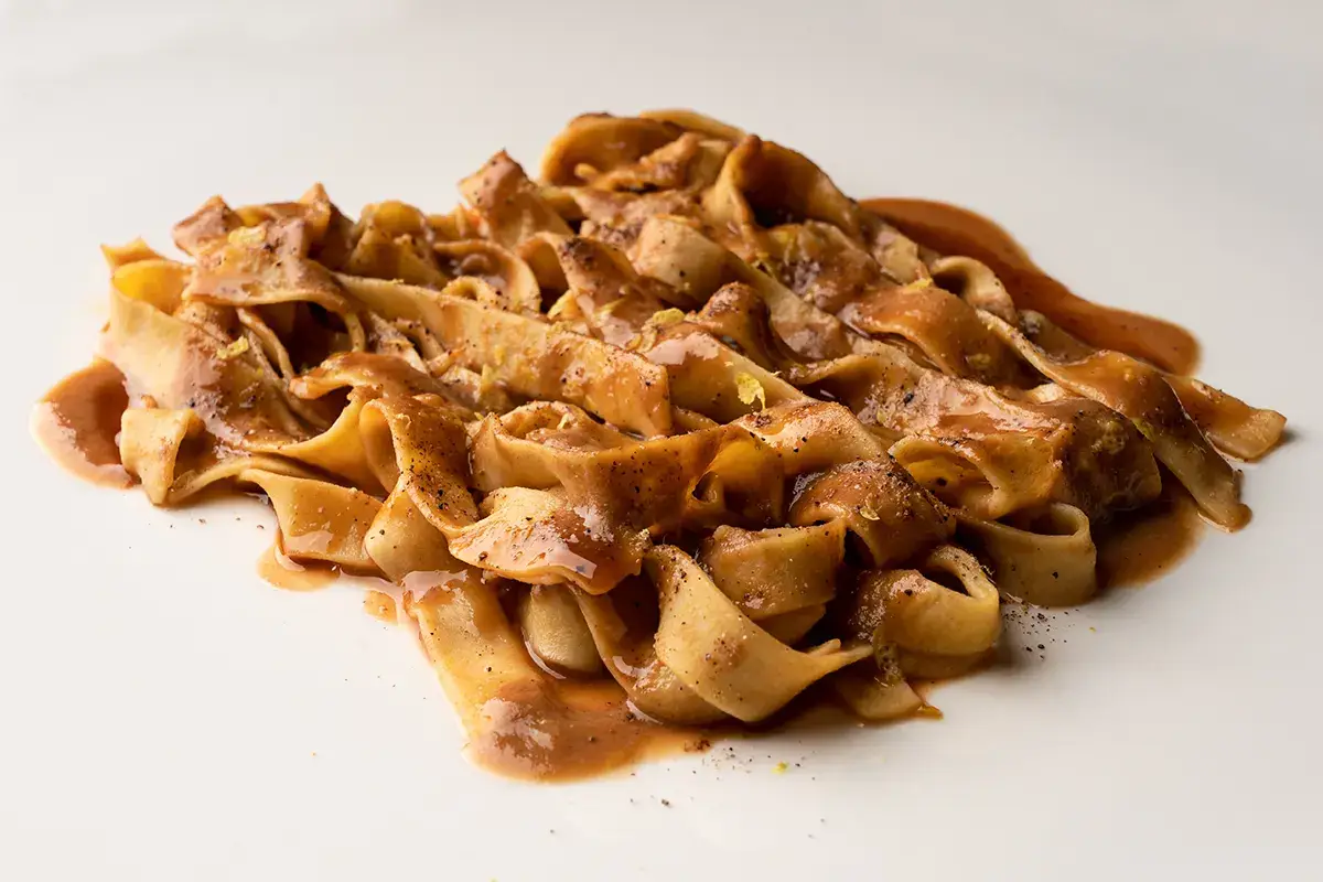 Tagliatella al polpo, pepe lungo e limone. Foto: autfotografia Primo Restaurant di Lecce, la stella di Solaika Marrocco brilla sul Salento
