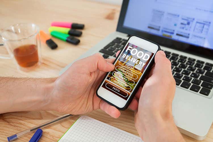 Grandi moanovre in vista nel settore del food delivery (Takeaway.com compra Just Eat? Sul piatto 5 miliardi di sterline) Grandi moanovre in vista nel settore del food delivery (Takeaway.com compra Just Eat? Sul piatto 5 miliardi di sterline)